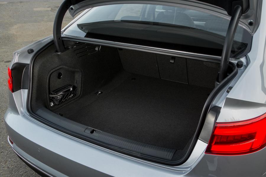 Багажник Audi A4 2.0 TDI Ultra (B9) 2015 года  (UK) (фото 15 из 19)